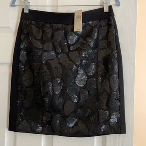 Skirt brand new,size 2